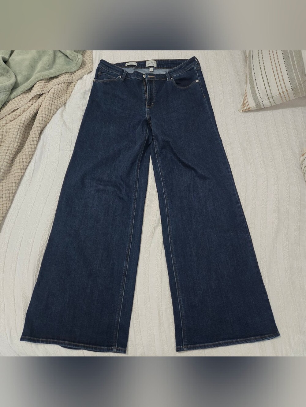 Universal Thread - High Rise Wide-Leg Dark Blue Denim Jeans